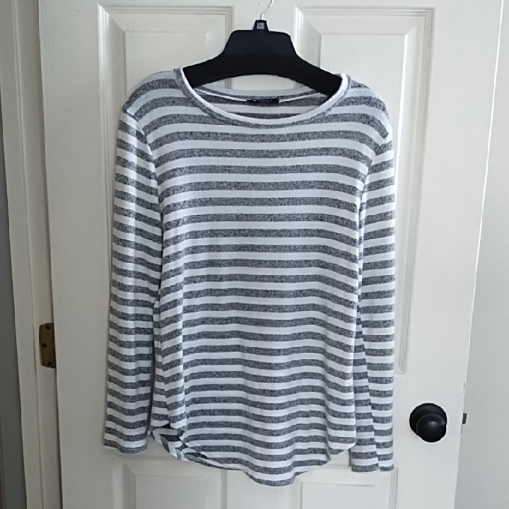 Chic Striped Long Sleeve Top in Gray and White